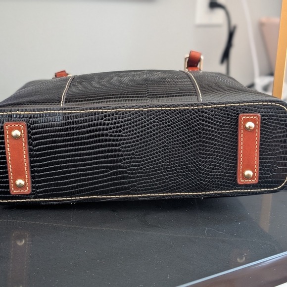 Dooney & Bourke Black Textured Tote with Tan Handles Croco - Picture 6 of 9